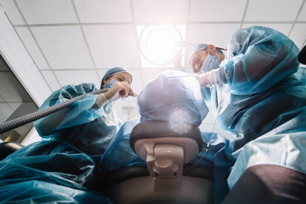 intervention dentaire implants Nos conseils Dr Johan Cinçon - Chirurgien-dentiste à La Teste-de-Buch