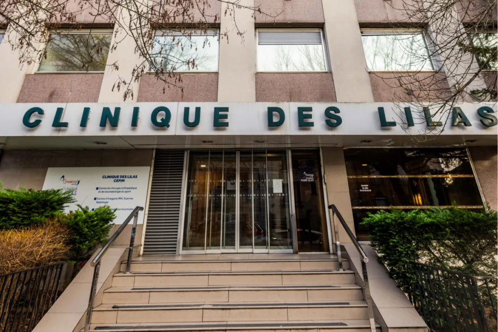 Entrée de la Clinique des Lilas, consultations d'orthopédie en Seine-Saint-Denis